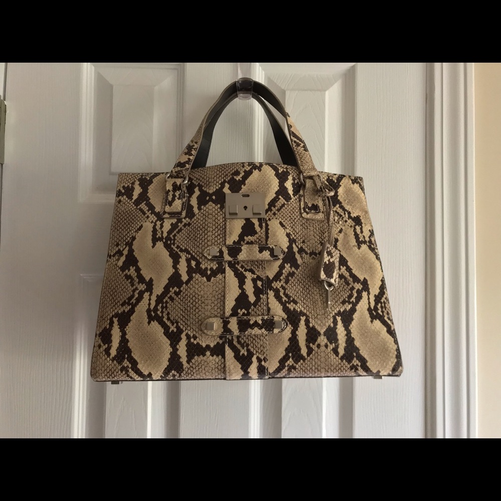 Chic Snakeskin Bag - 100% Couture.